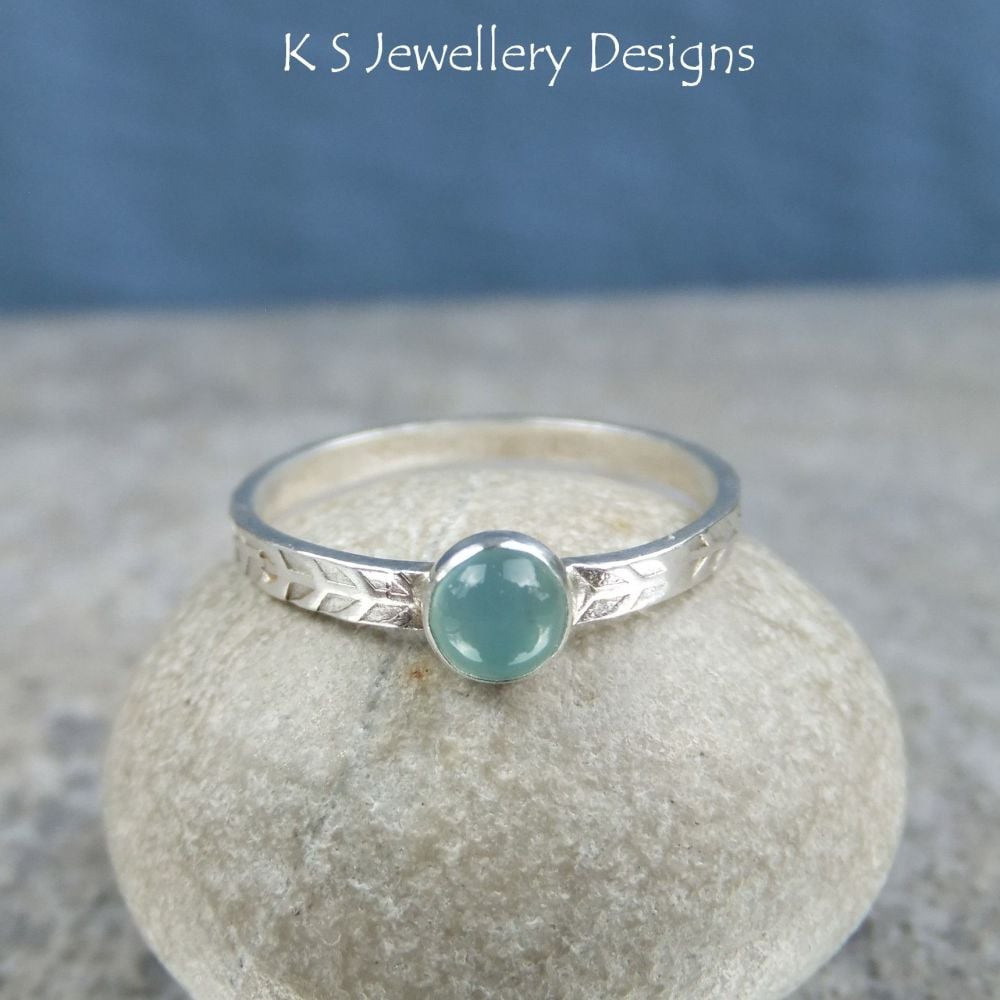 Aqua Chalcedony Wreath Textured Fine Silver Ring (UK size P / US size 7.75)