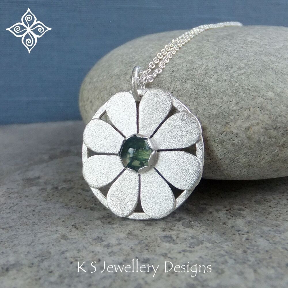 Green Moss Agate Daisy Flower Circle Sterling Silver Pendant