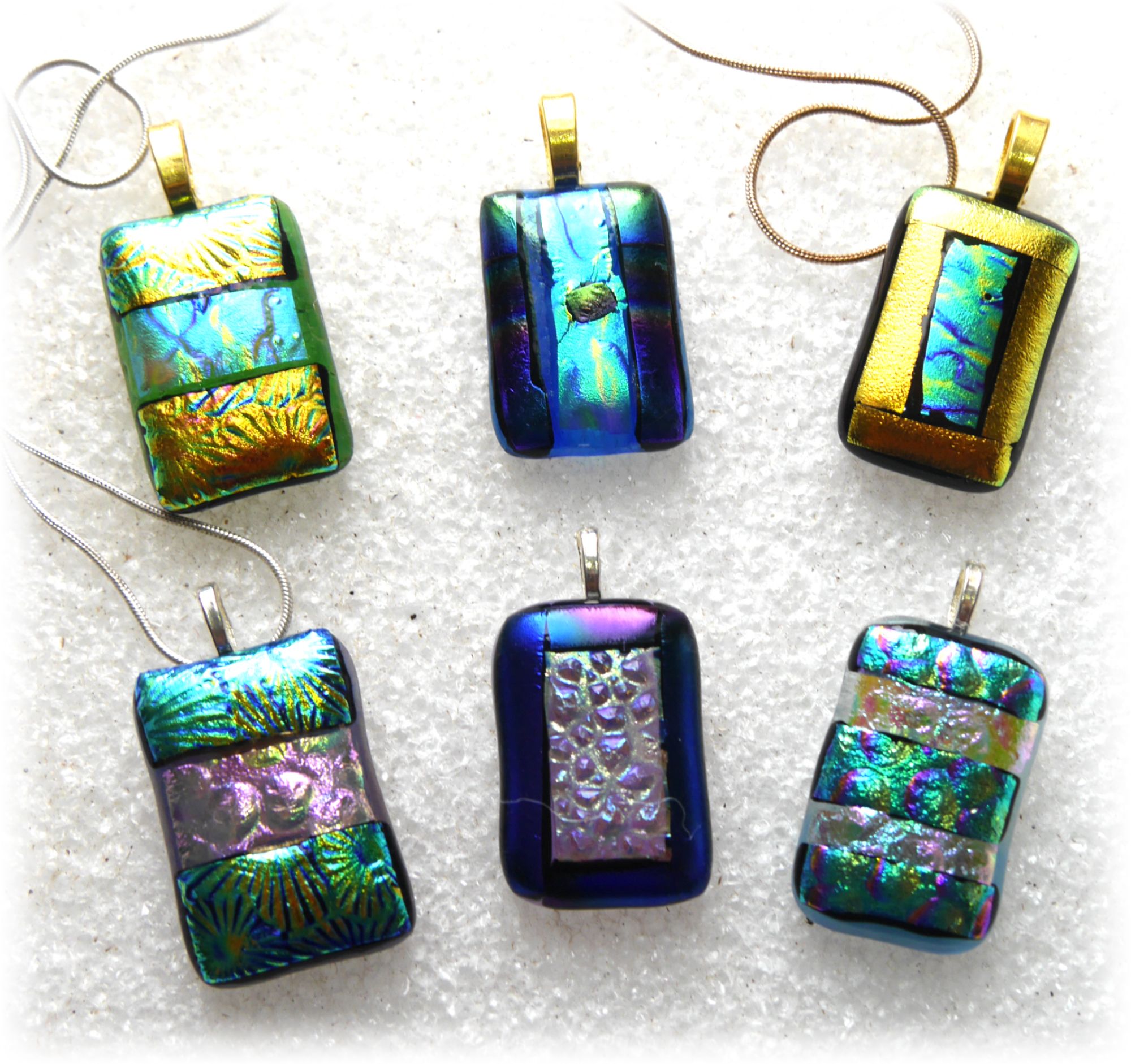https://thebritishcrafthouse.co.uk/product/dichroic-fused-glass-pendant-242-247-choice/