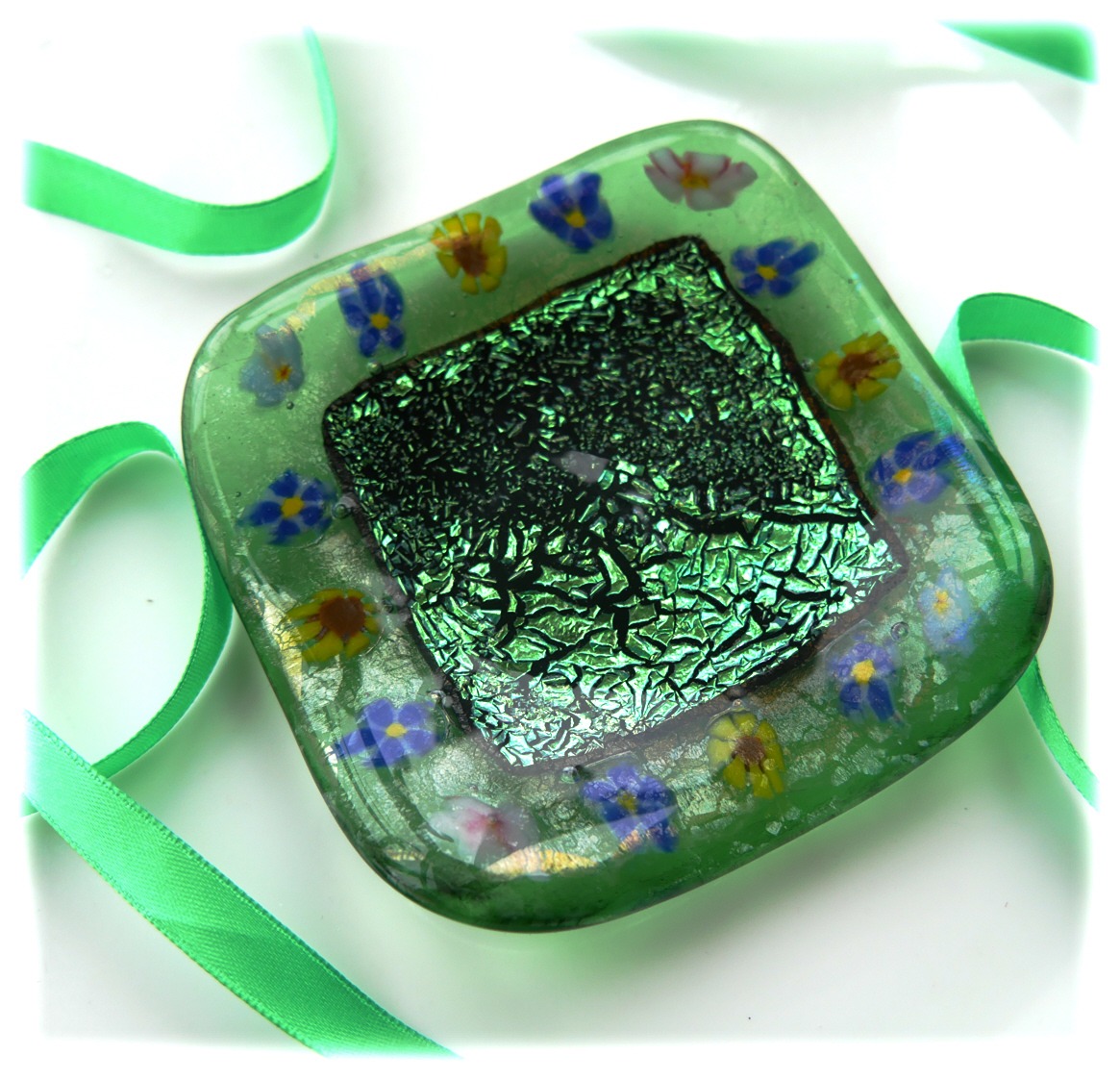 Green Fused Glass Dish Crinkle Flower Dichroic 9.5cm