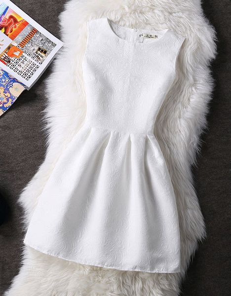 B232 - White Printed Dress Size: M