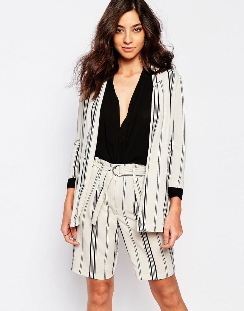 B027 Stripe Blazer & Short Suit Size: M