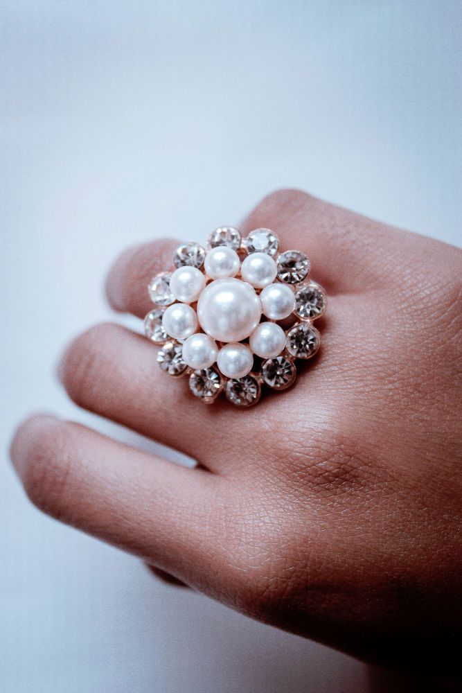 Rhinestone/Pearl Fashion Ring Size: Adjustable