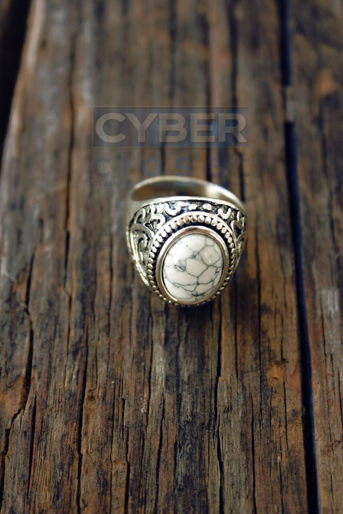 White Stone Silver Plated Vintage Ring|Size: 12