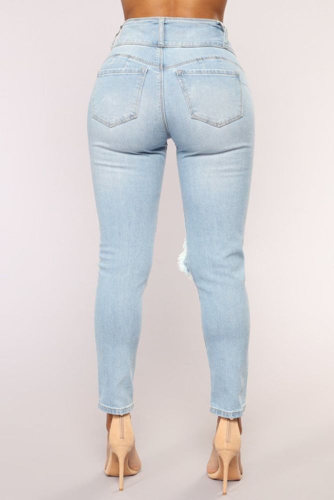 Size: 3-S Light Wash Rip Jeans SKU: 890109