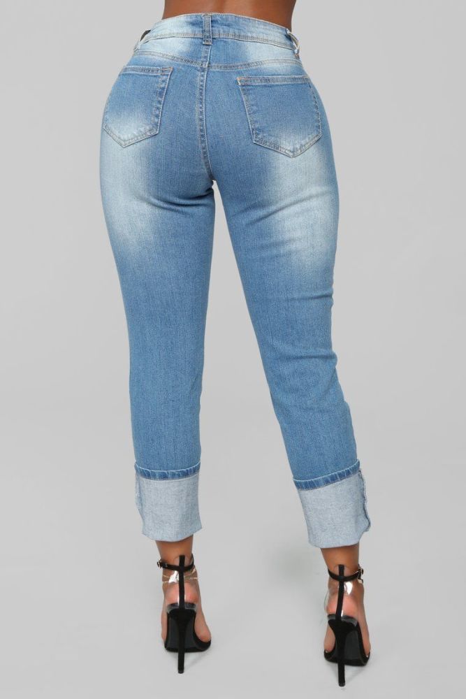 Size: 18-2X Distressed Medium Wash Crop Jeans SKU: 890777