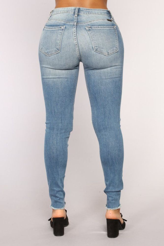 Size: 11-M Ripped Knee Skinny Jeans SKU: 567410