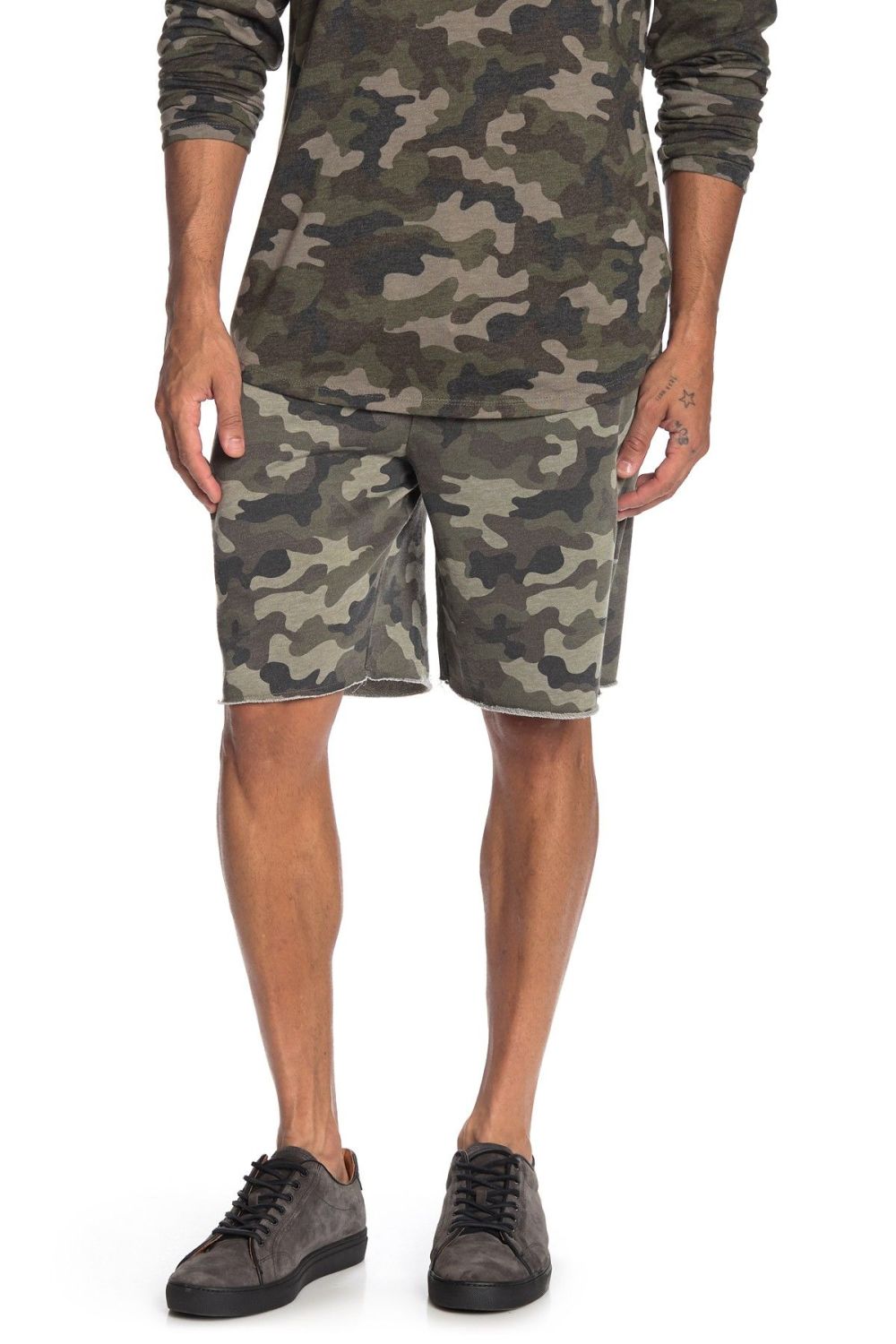 Raw Edge Camo Print Shorts|Size: S