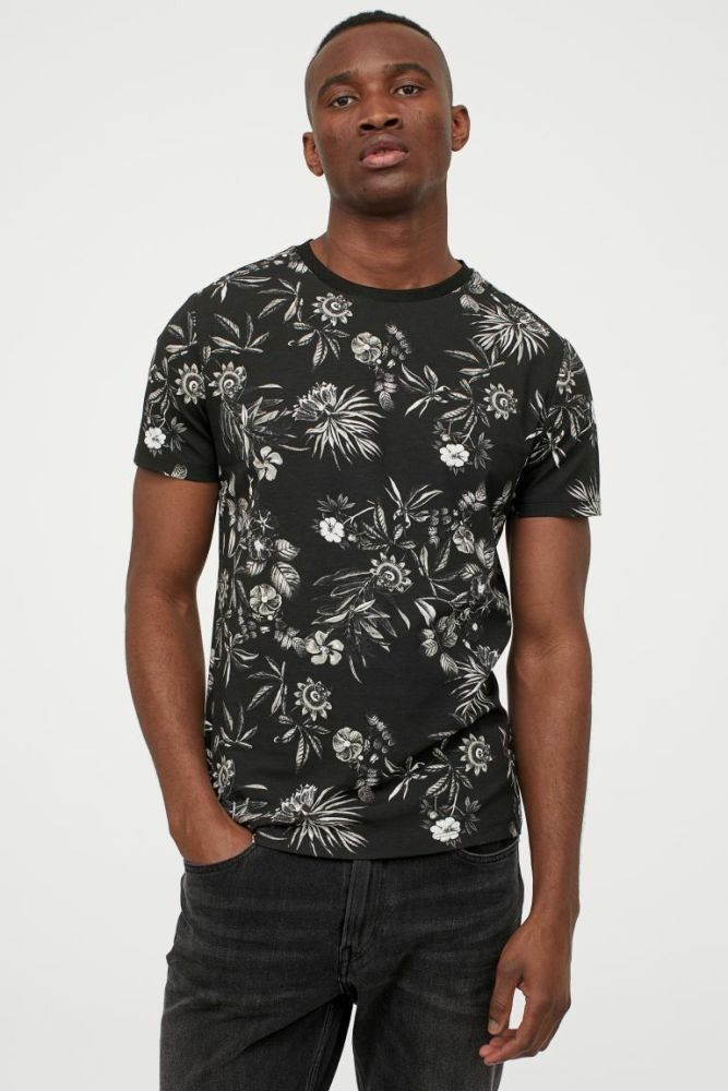 Black/Flowers Patterned Muscle Fit T-shirt Size: S