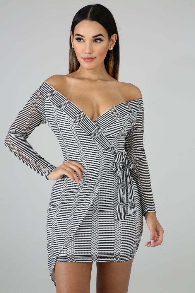 Long Sleeve Body-Con Dress Size: M