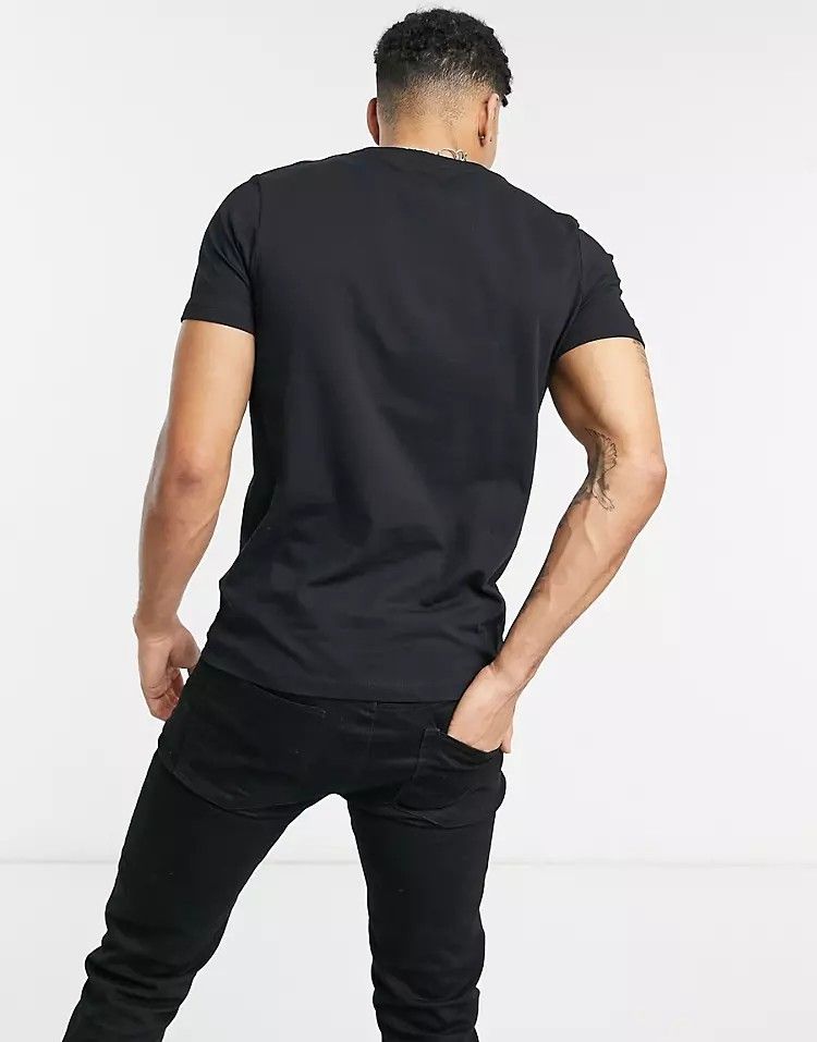 Black Short Sleeve T-shirt Size: M