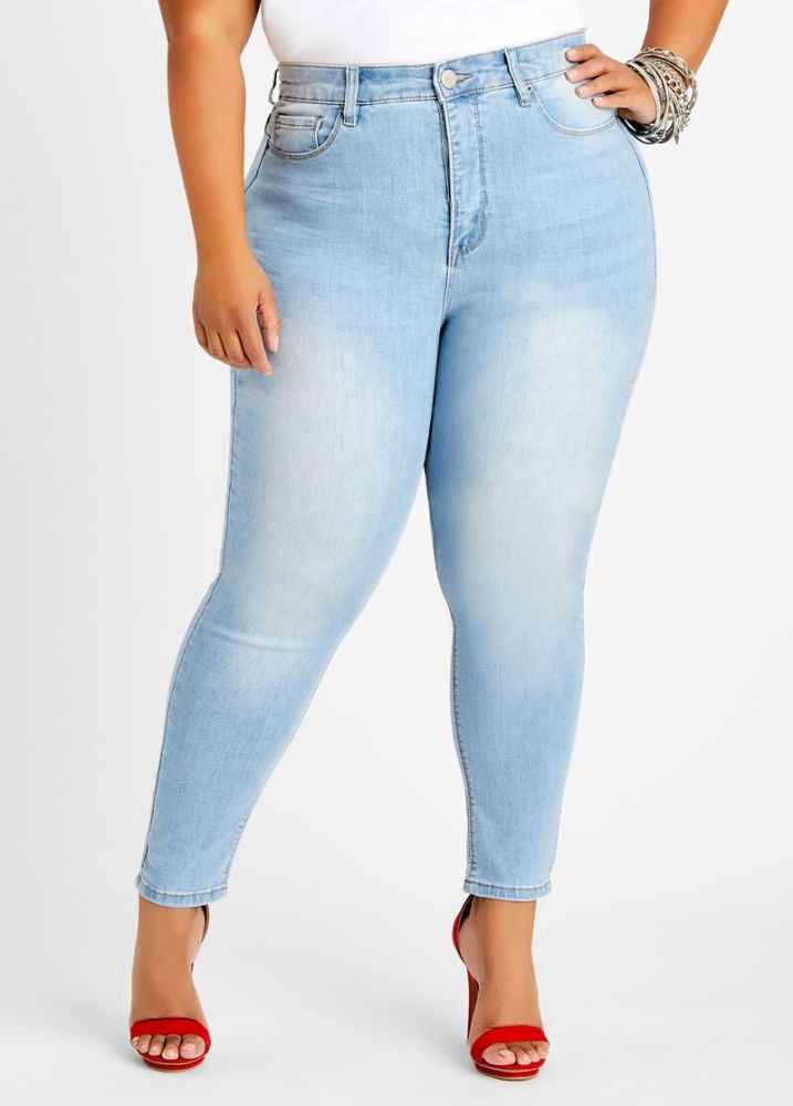 Ultra High Waist Skinny Jean Size: 16/1XL