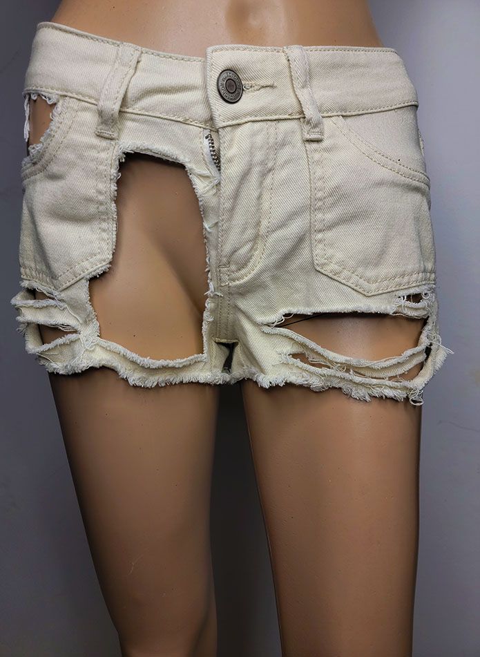 Show it all Ripped Denim Shorts Size: S