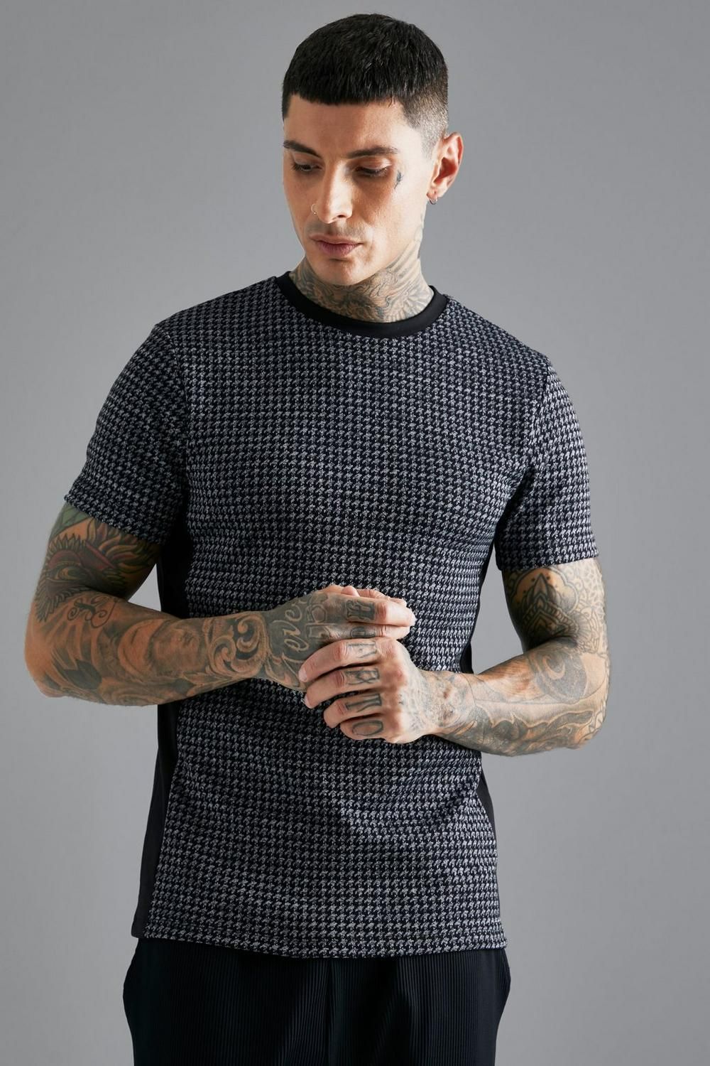 Black Slim Fit Jacquard Side Panel T-shirt Size: S