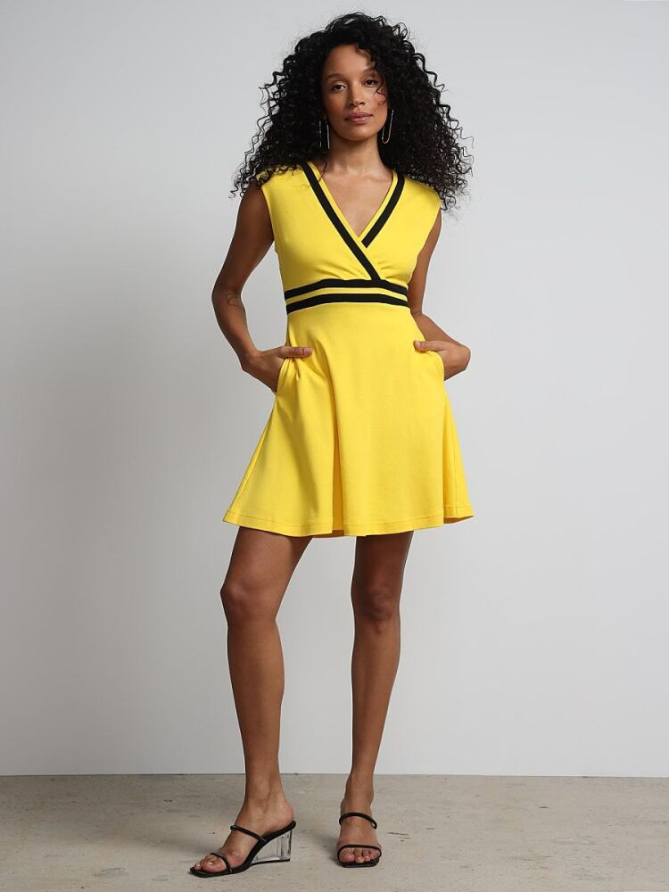 Yellow Colorblock Accent Wrap Dress Size: 1XL #DGG132