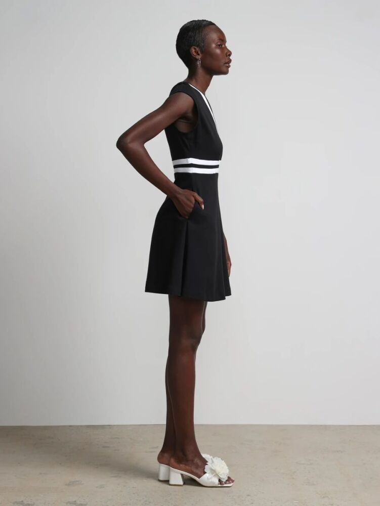 Black Colorblock Accent Wrap Dress Size: L #CKKL83