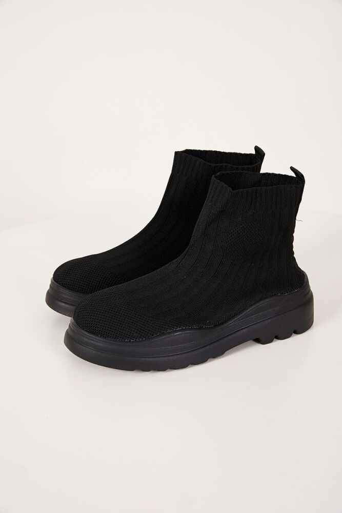Black Thick Bottom Midi-Upper Knitted Boots Size: 7