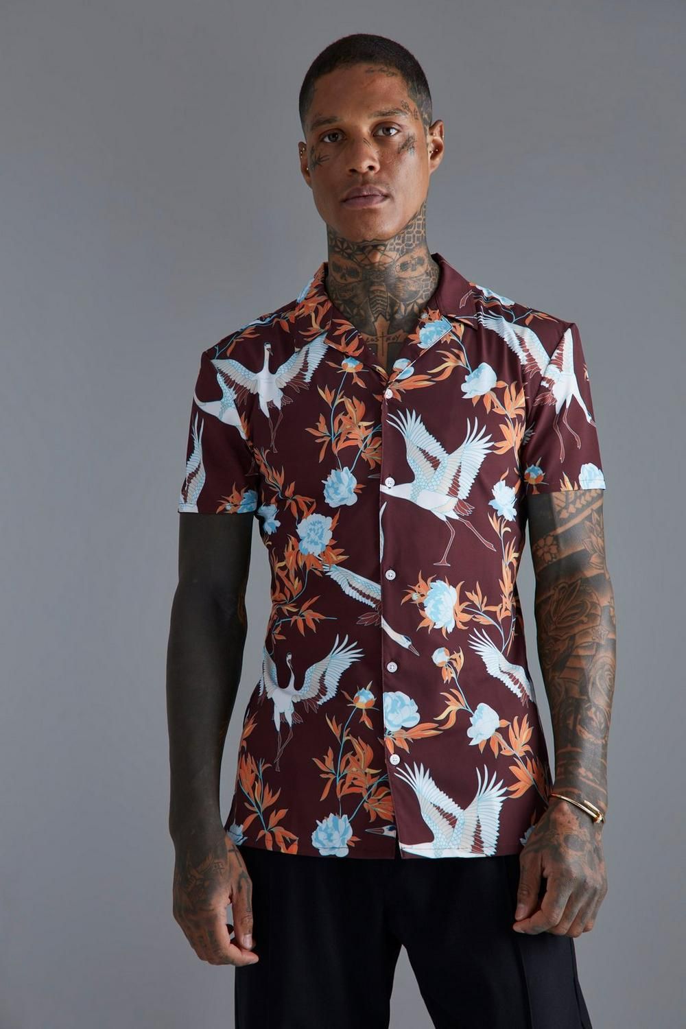 Size: XS Floral Bird Print Short Sleeve Muscle Shirt