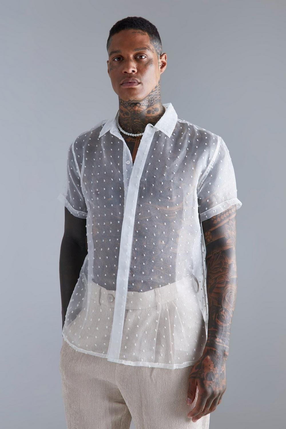 Size: M Non-Stretch White Short Sleeve Mesh Shirt