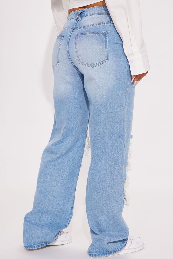 Size: 7-M Medium Wash Ripped Baggy Straight Leg Jean