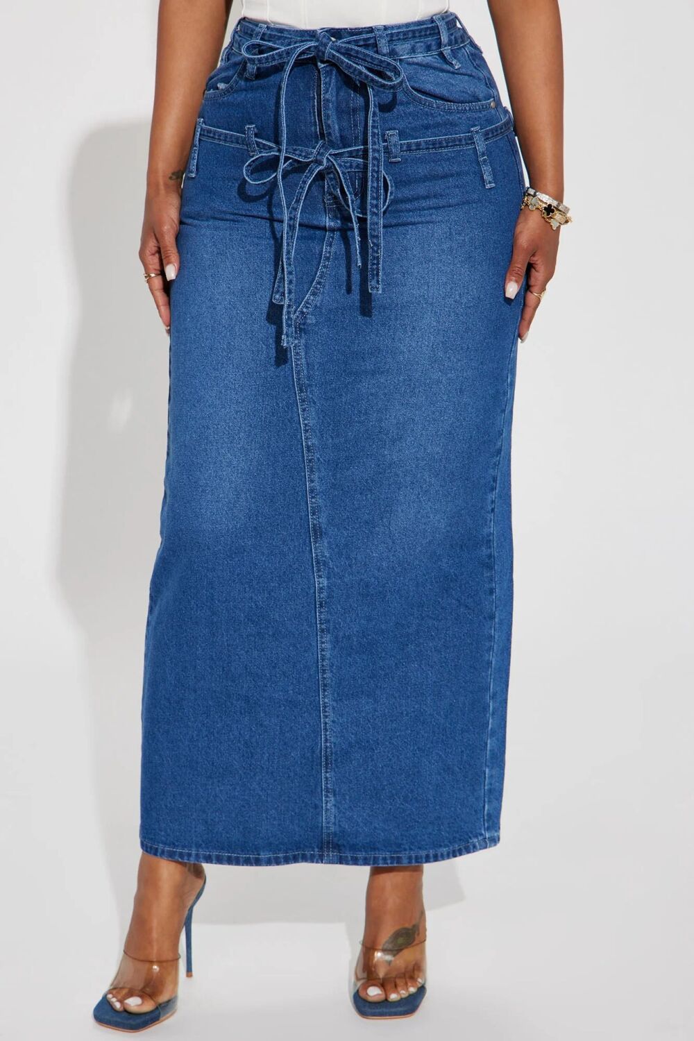 Size: M Dark Wash Denim Maxi Skirt