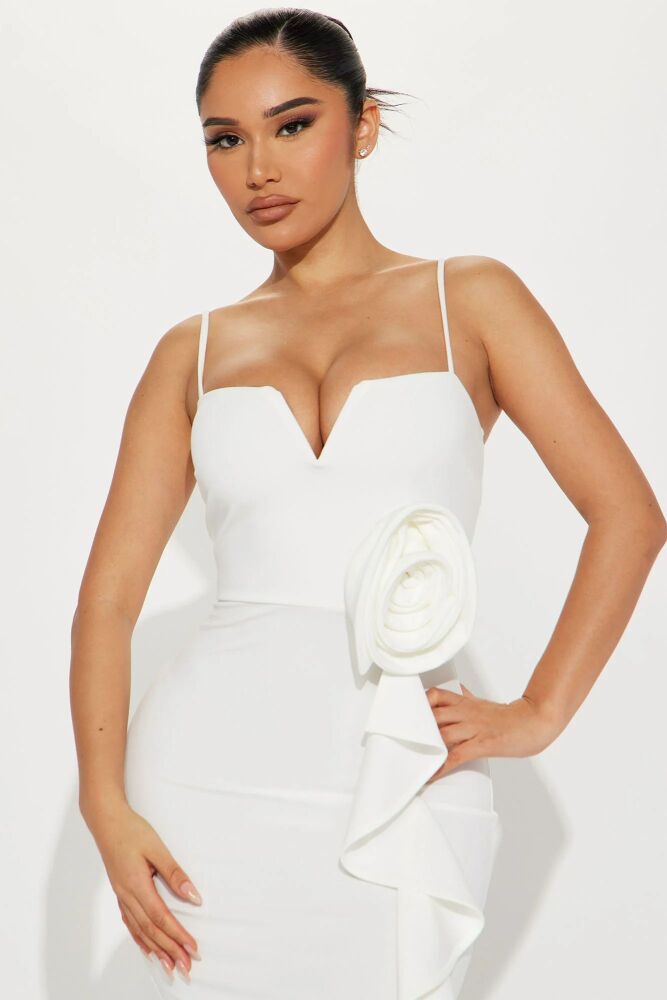 Size: M White Salsa V-Neckline Maxi Dress SKU: B08911