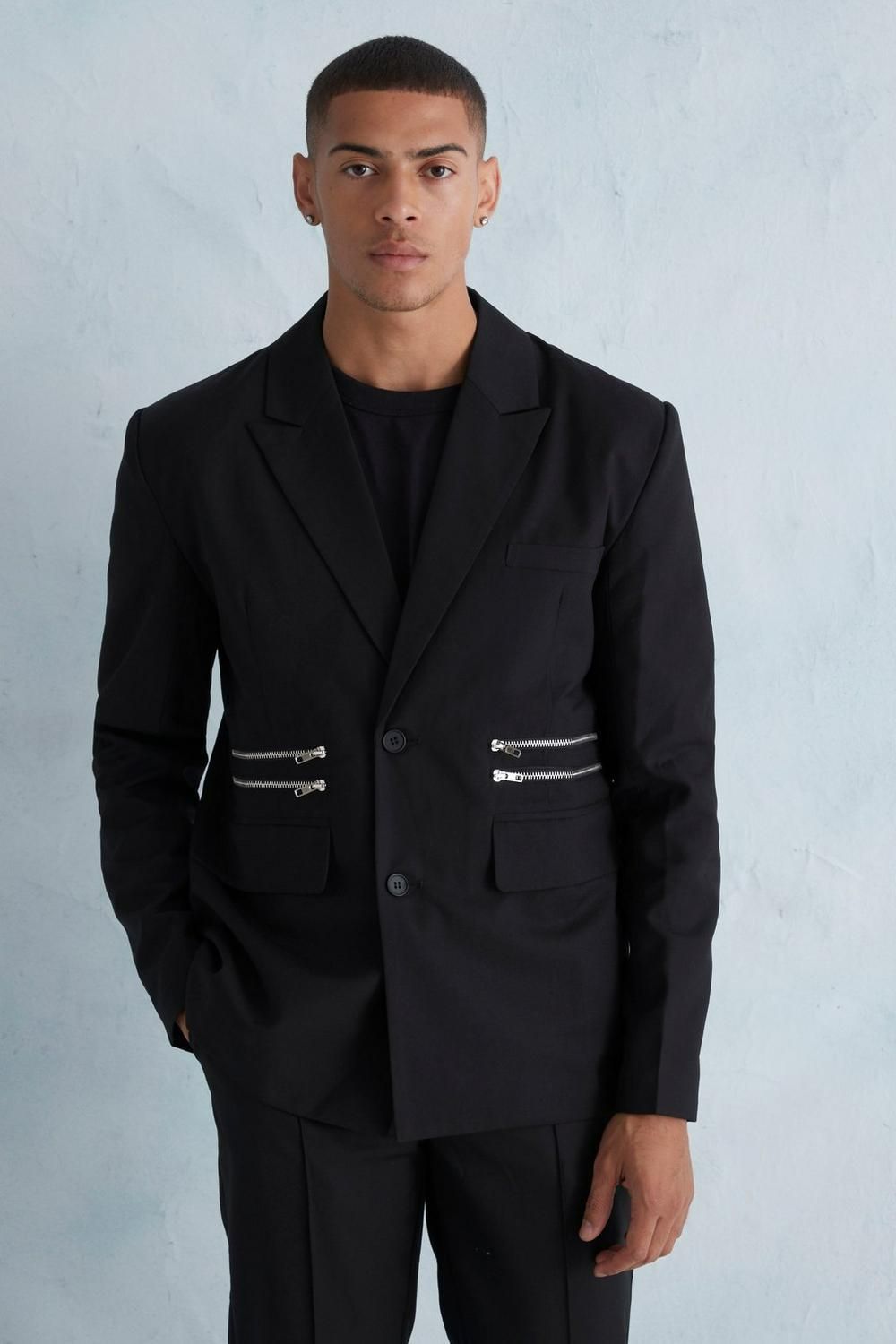 COMING SOON Size: 38-M Black Oversized Boxy Zip Trim Suit Jacket