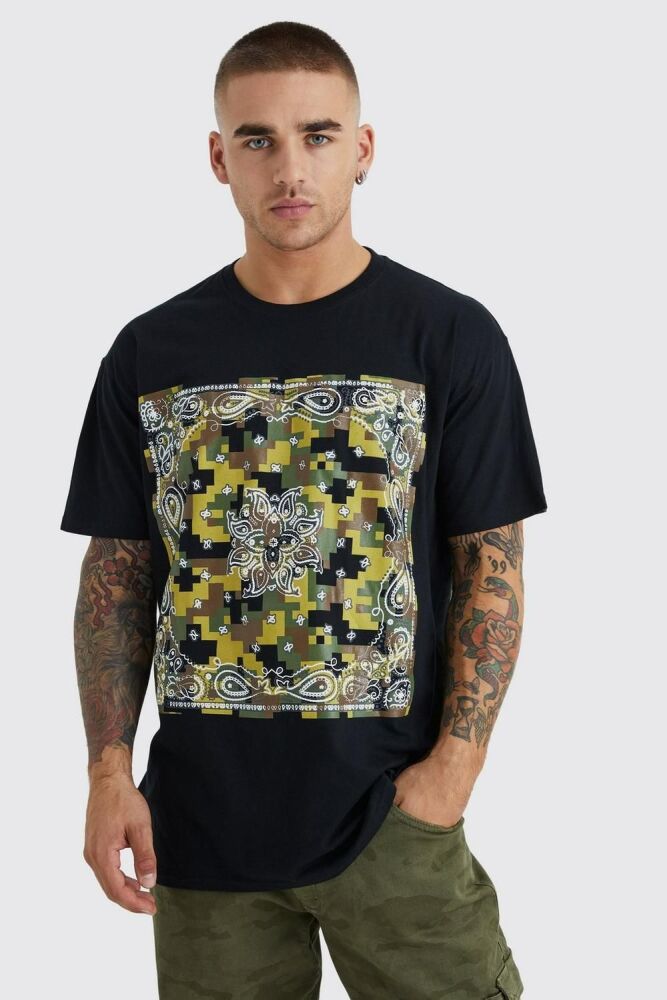 Size: L Black Pixilated Camo Bandana Print T-shirt
