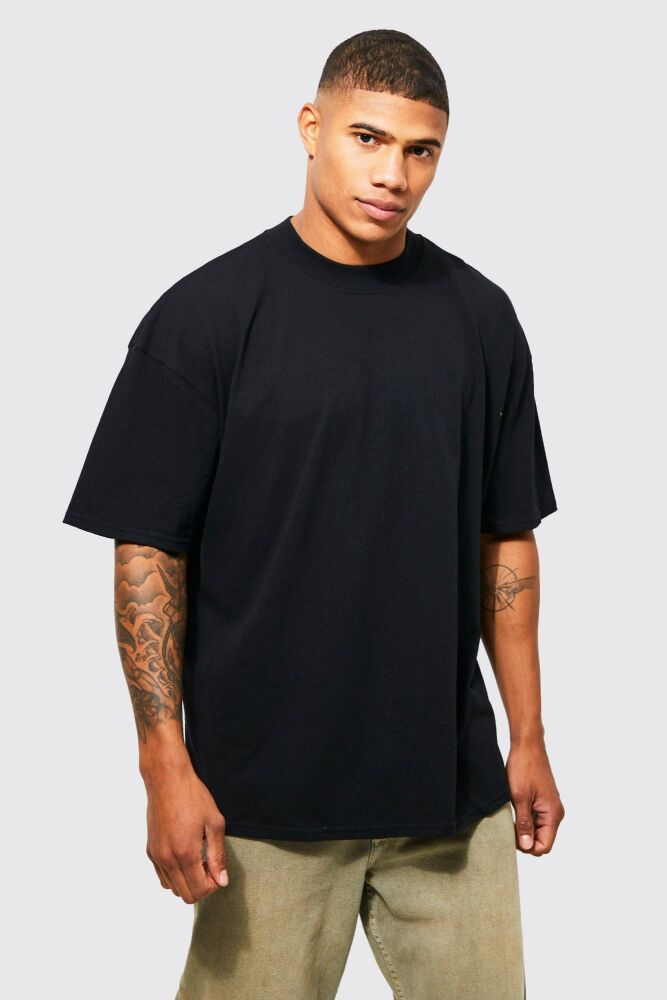 Size: M Black Oversized Extended Neck Graphic Print T-shirt