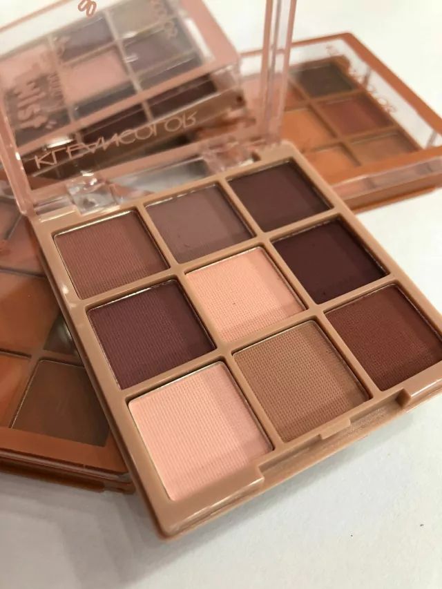 Twist Klean Color Eyeshadow Palette