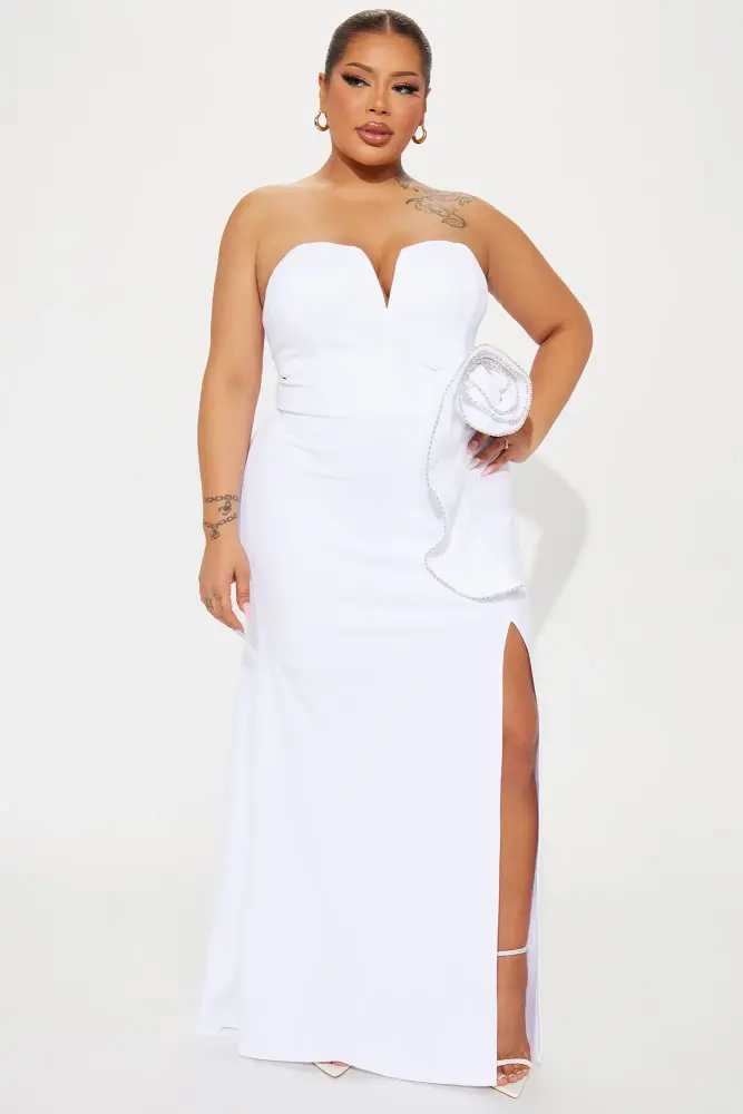 3D Embellished Flower White Gown Size: L  SKU: C090881