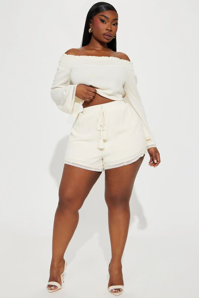 Off-Shoulder Long Sleeve Two-Piece Short Set Size: 3XL