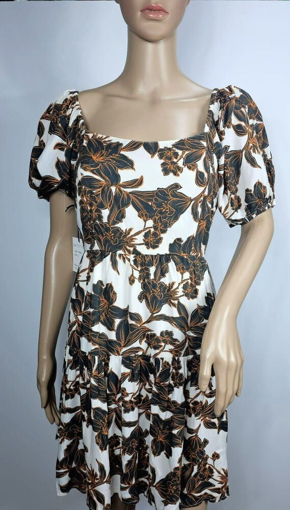 Floral Puff-Sleeve Midi Dress Size: L SKU: C5271839