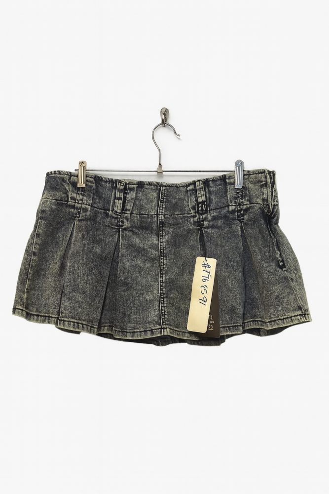 Madden Girl Low Rise Jeans Skort Size: XL SKU: T768591