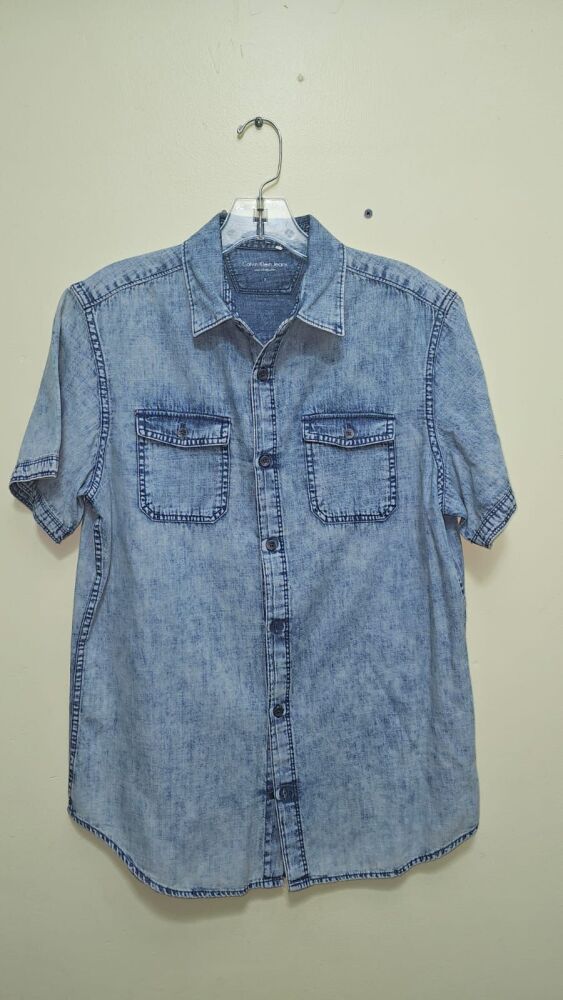Calvin Klein Jeans Men’s Short Sleeve Denim Shirt Size: S SKU: 056N671