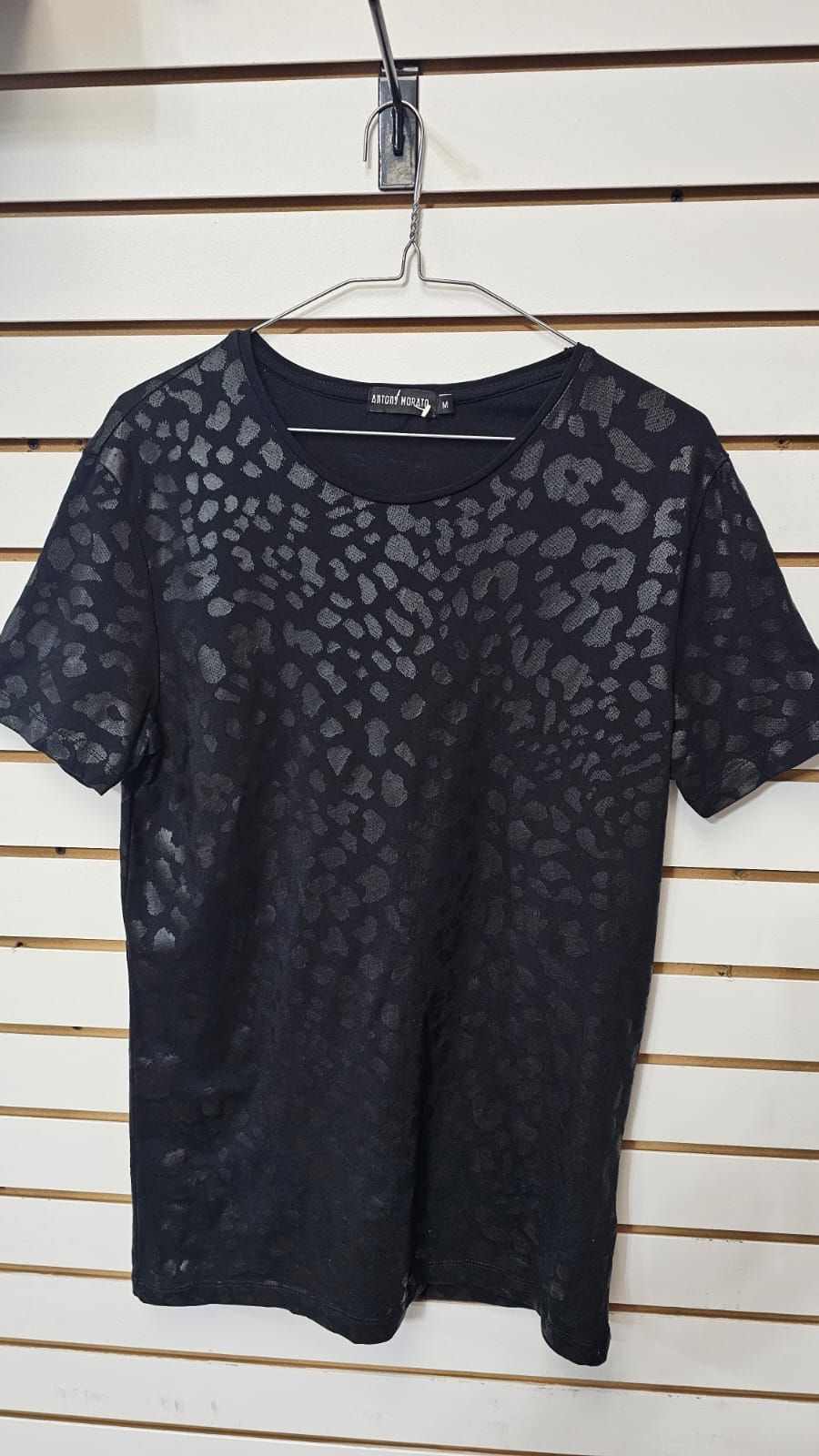 Black-on-Black Leopard Print Tee Size: M SKU: 4G657F41