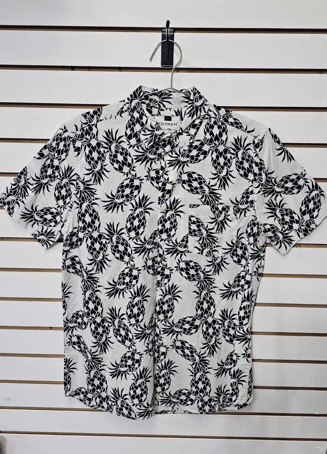 White Pineapple Printed Short Sleeve Shirt Size: S SKU: 7G65732