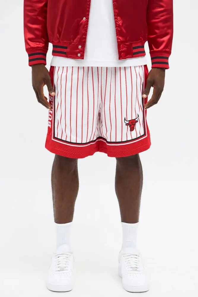 Bulls Relaxed Fit Striped Shorts Size: L SKU: L090121