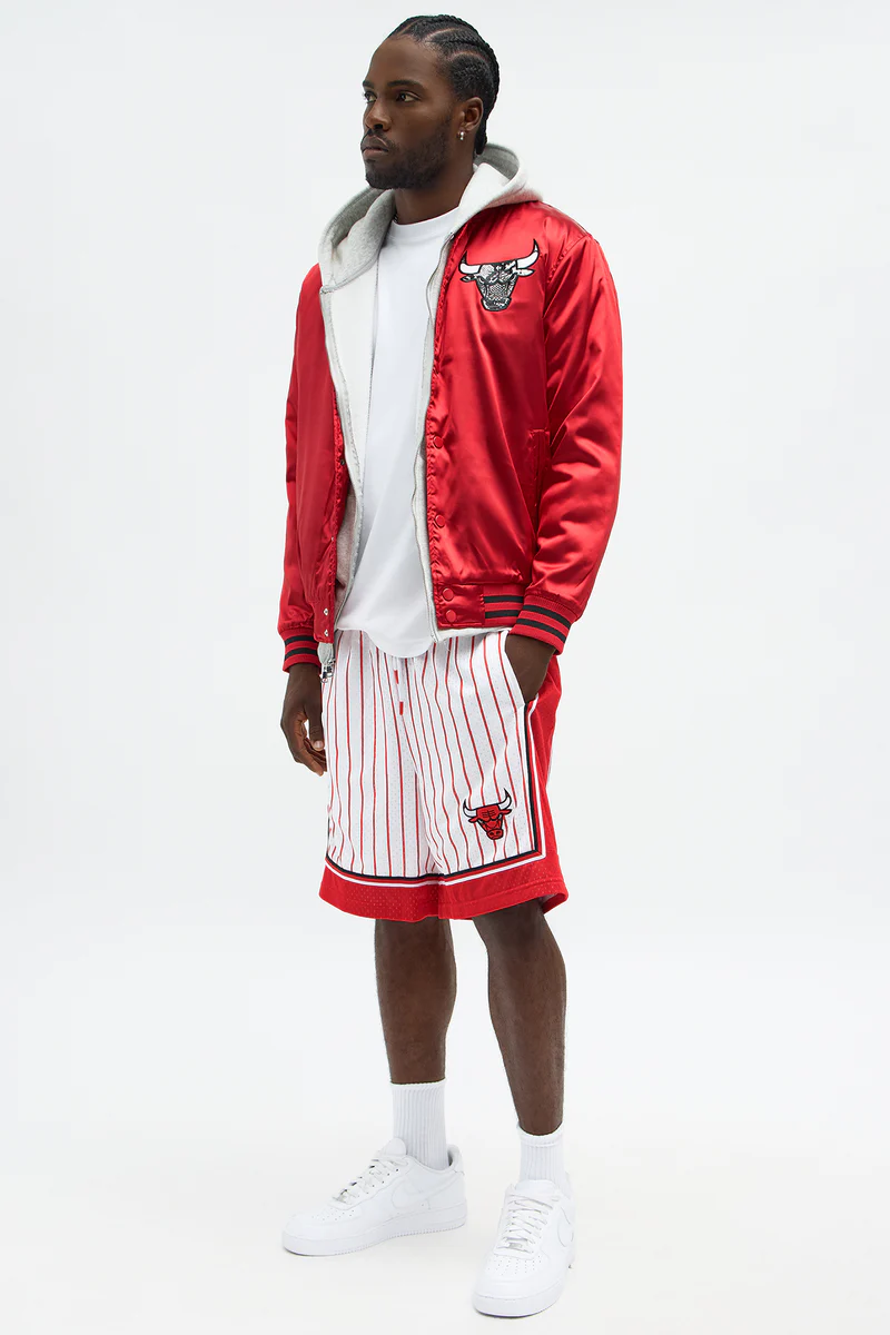 Bulls Relaxed Fit Striped Shorts Size: L SKU: L090121