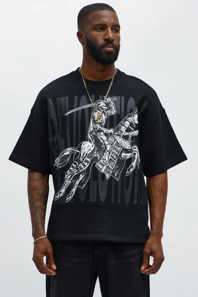 Black Oversized Crusader Printed Short Sleeve Tee Size: L SKU: 1DTRY56