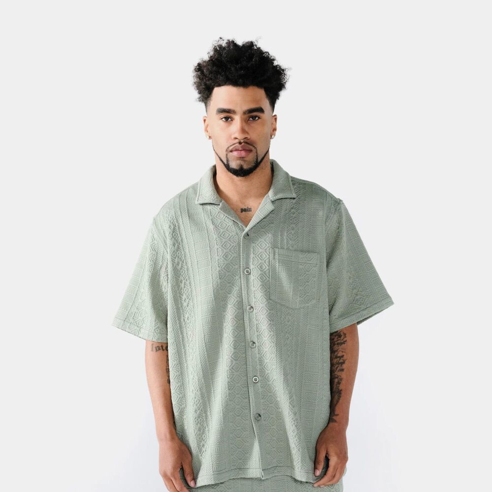 Ornate Jacquard Button Up Short Sleeve Size: L SKU: 98019U7