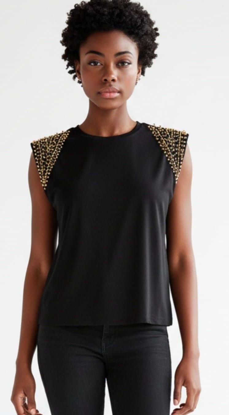 Black Padded Detail Relaxed Fit Crew Neck T-Shirt Size: L SKU: Q067891