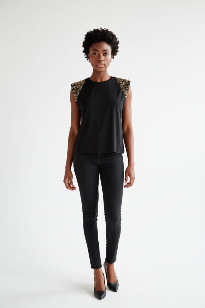 Black Padded Detail Relaxed Fit Crew Neck T-Shirt Size: L SKU: Q067891