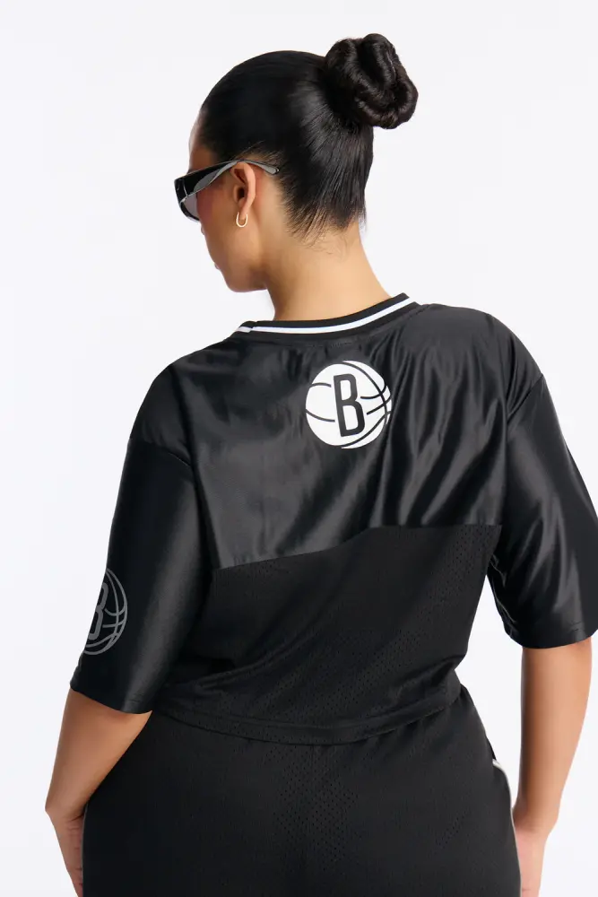 Black Brooklyn Nets Cropped Tee Size: XL SKU: 676N443