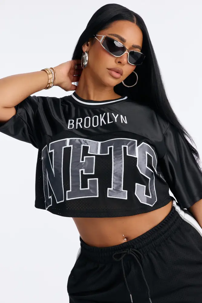 Black Brooklyn Nets Cropped Tee Size: XL SKU: 676N443