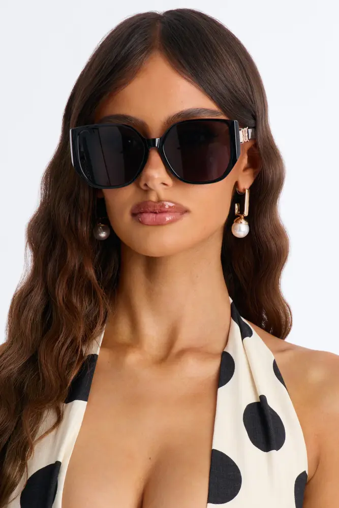 Black Marry Marie Sunglasses SKU: 657194B