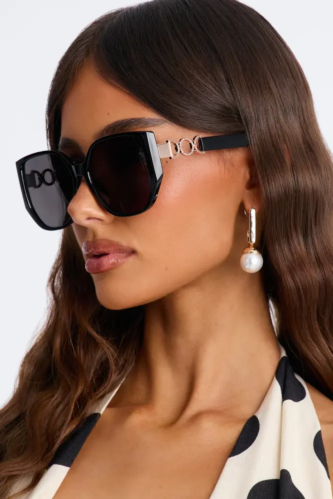 Black Marry Marie Sunglasses SKU: 657194B