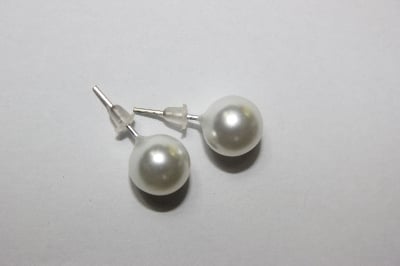 7mm white pearl studs