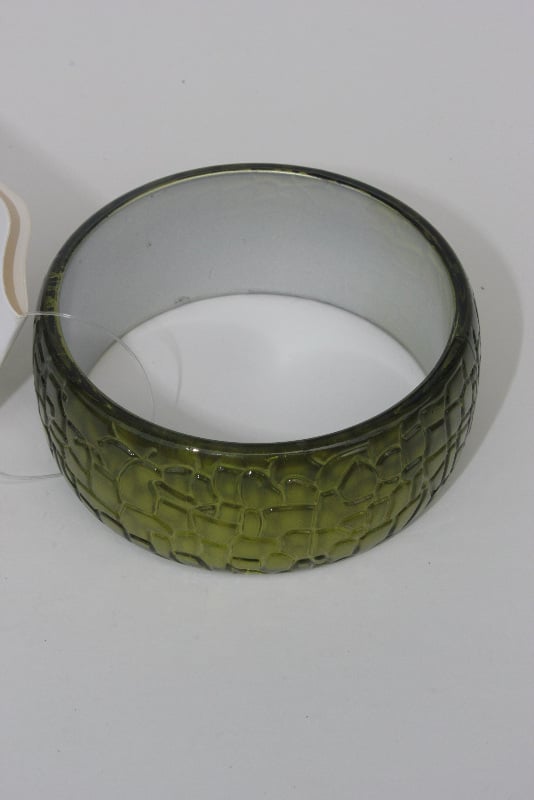 Crack Finishing Acrylic bangle