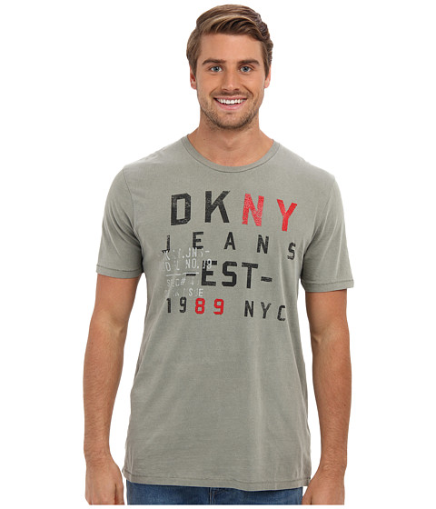 DKNY T Shirt - L